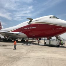 747 Supertanker drops on its first fire in Chile