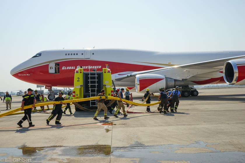 Deploying hose to refill the 747
