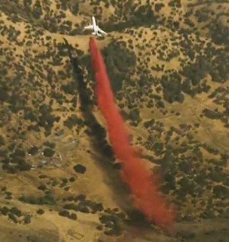 DC-10 dropping Detwiler Fire