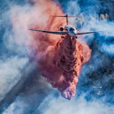 MD-87 air tanker drops Tenderfoot 2 Fire