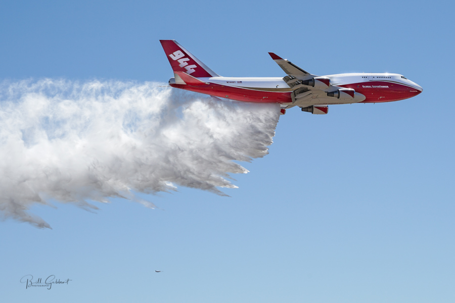 747 SuperTanker makes demonstration water drop