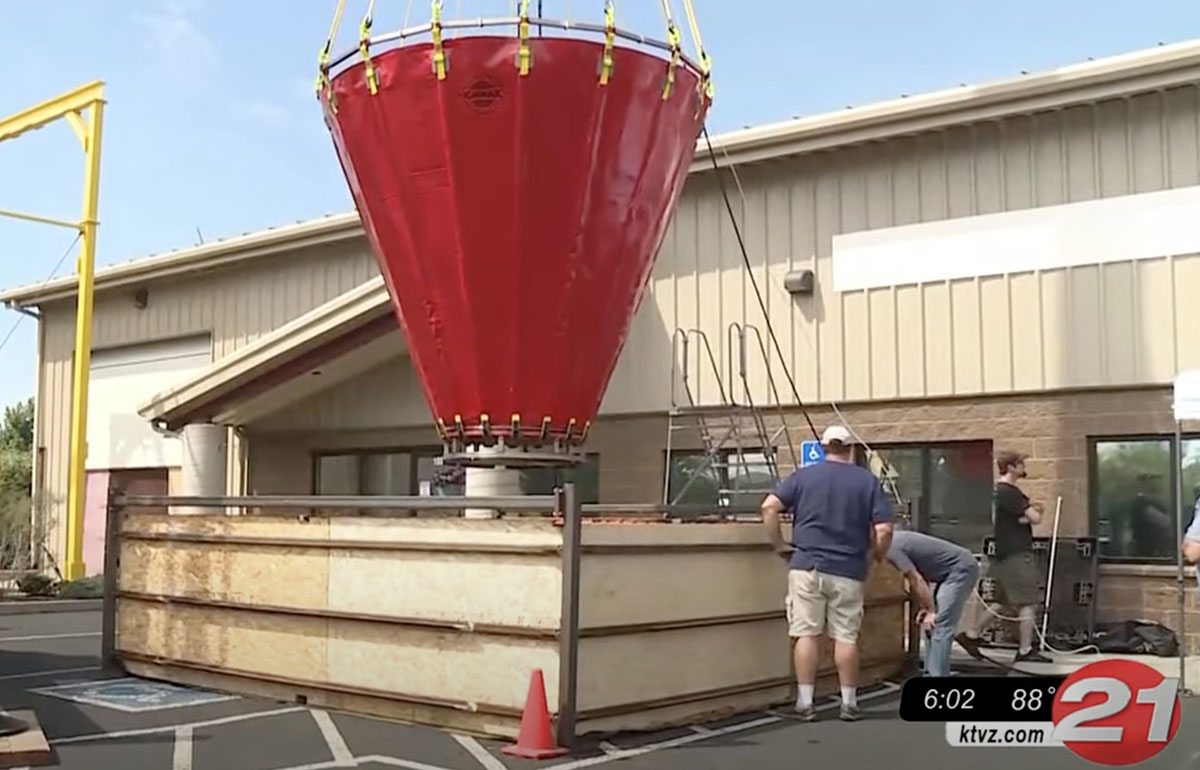 Kawak 2,000-gallon water bucket